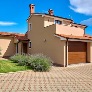 Villa Bartona For 8 Persons With Private Swimmingpool, Pula
